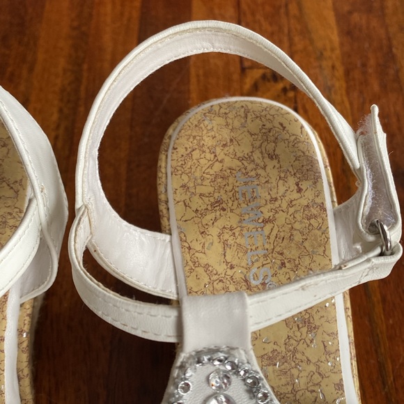 Jewels Princess Dress Shoes for Girls - Picture 9 of 15